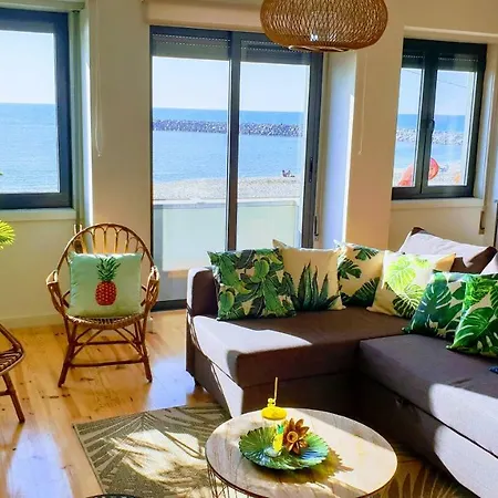 The Shore@greencoast - Waterfront House Espinho Дом отдыха *