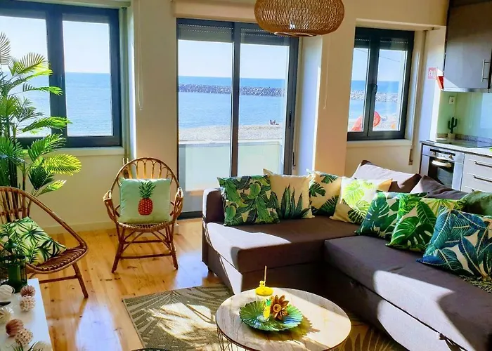 The Shore@greencoast - Waterfront House Espinho Дом отдыха *