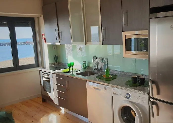 The Shore@greencoast - Waterfront House Espinho Ferienhaus