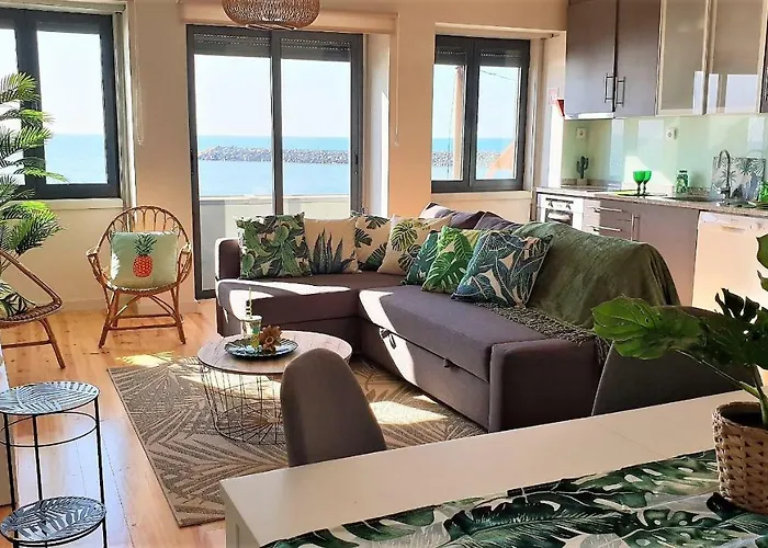 The Shore@greencoast - Waterfront House Espinho Ferienhaus *